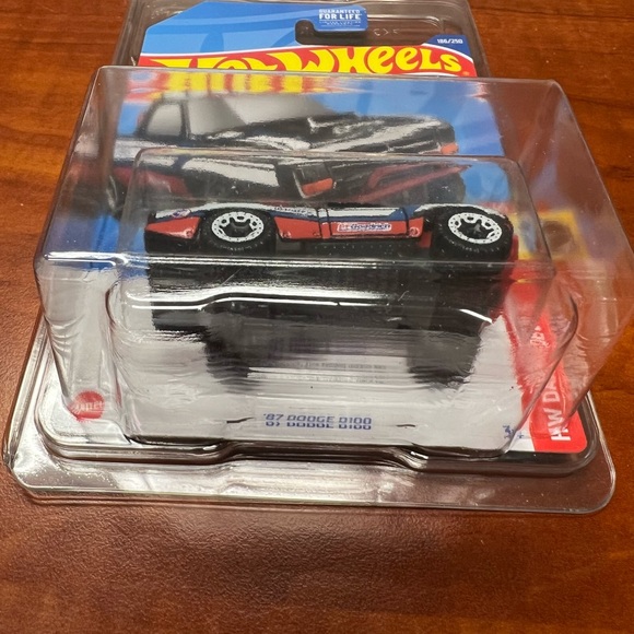 Hot Wheels 2022 Treasure Hunt - 1987 Dodge D100 pickup #186/250 - Picture 2 of 6